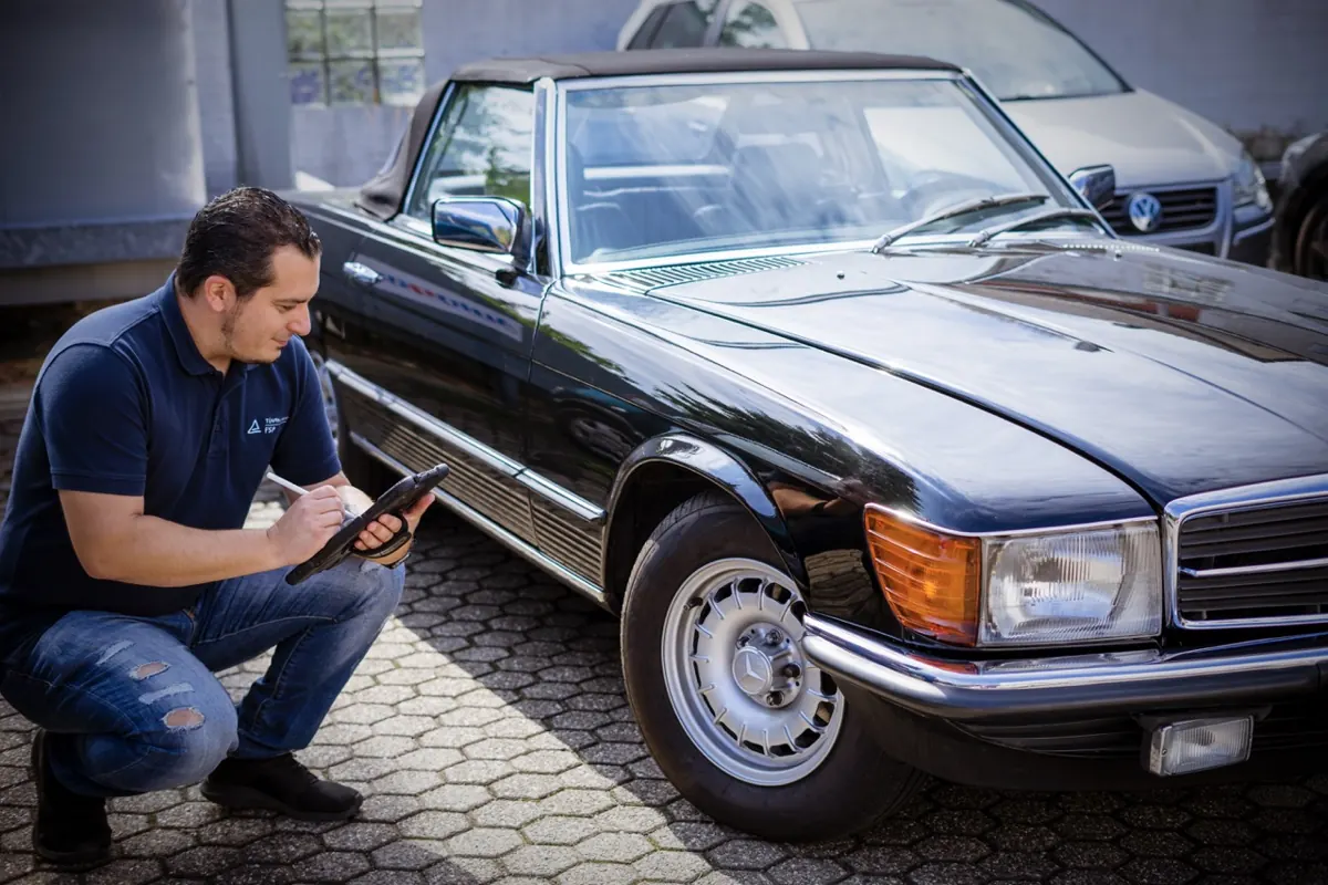Oldtimer-Gutachten an einem Mercedes-Benz SL
